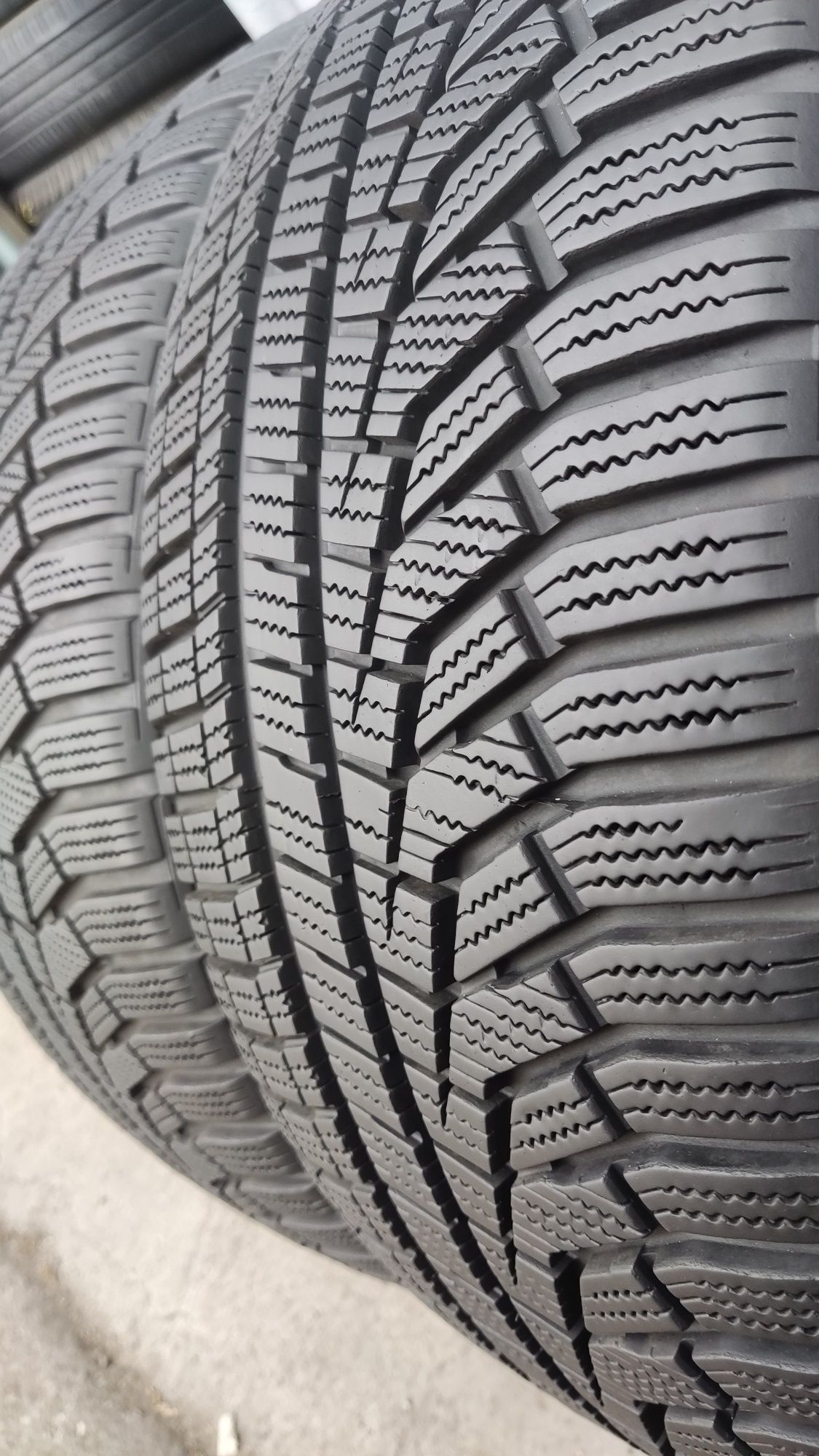 4бр. зимни гуми 235/45/18 Hankook Winter I*Cept Evo 2 
dot23
8.88мм
Мн