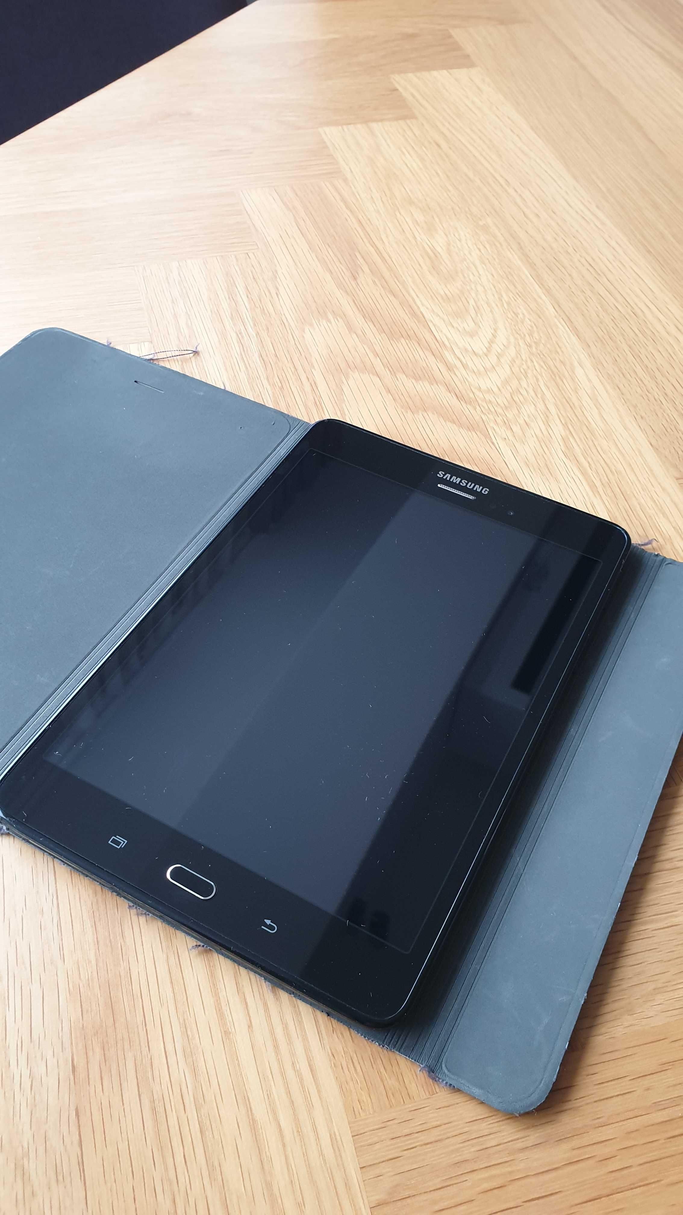 Таблет Samsung Tab A, 8", SM-T355, Wi-Fi + SIM