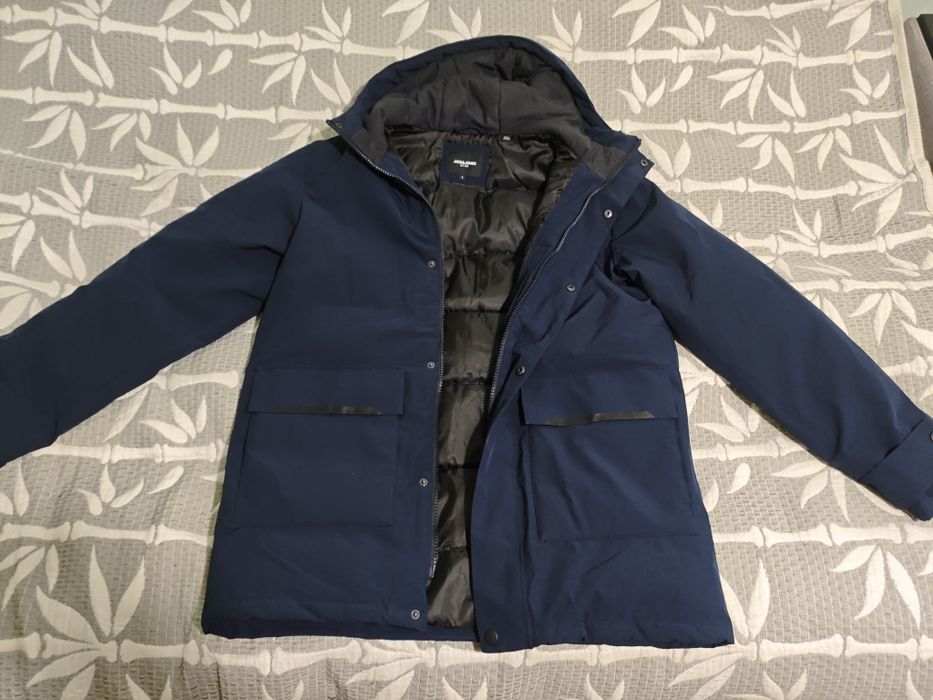 Продам зимнюю куртку Jack and Jones, размер L, г. Алматы