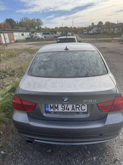 Bmw  seria 3, model 318, an 2011
