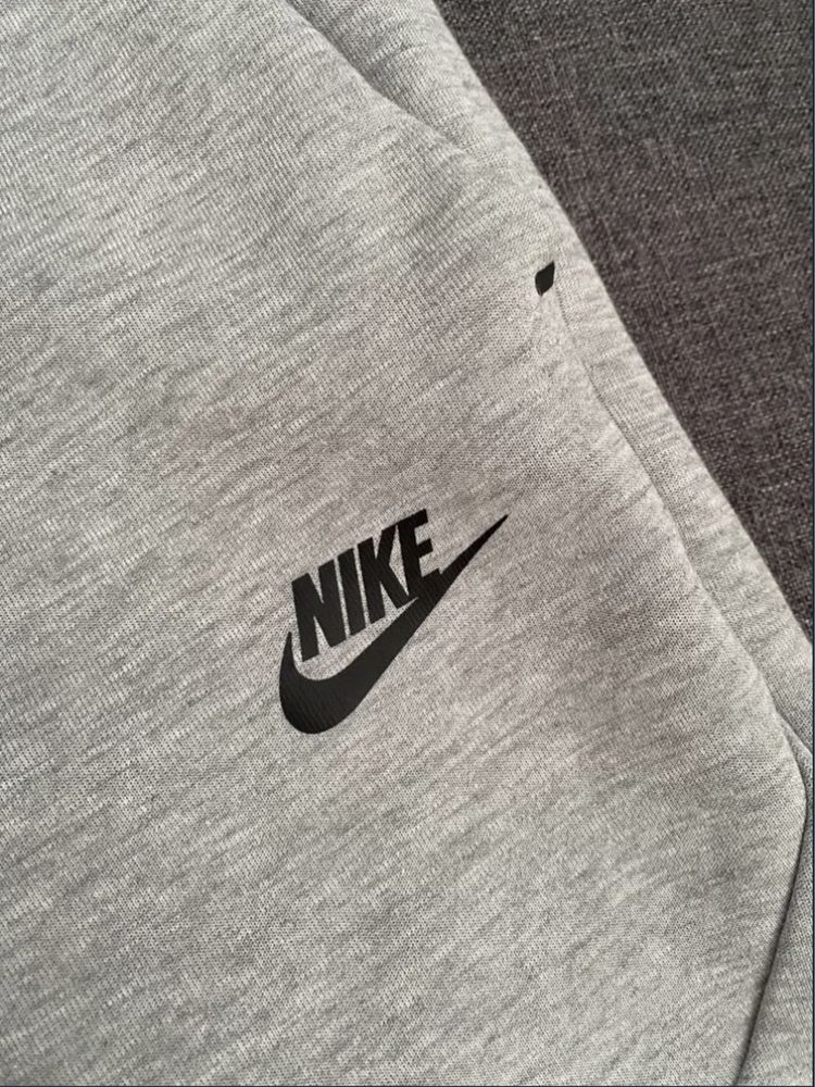 Nike Tech Pantaloni Gri M