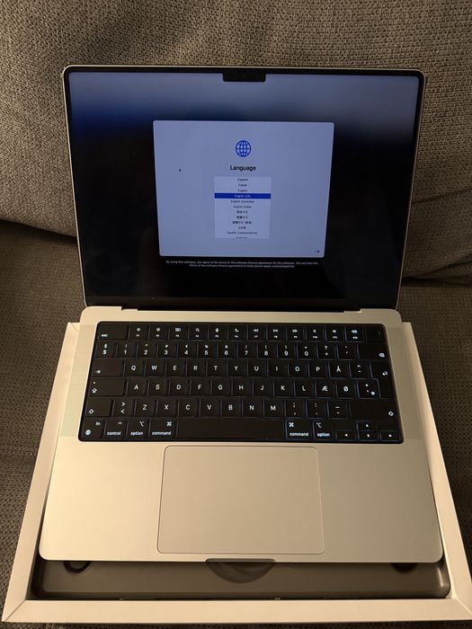 Macbook Pro 14 M3 512gb, 8gb ram, 40cicluri incarcare, husa protectie