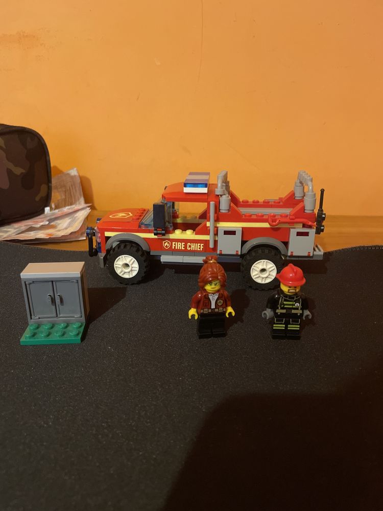 Vand lego city -camionul de interventie al comandatul pompierilor60231