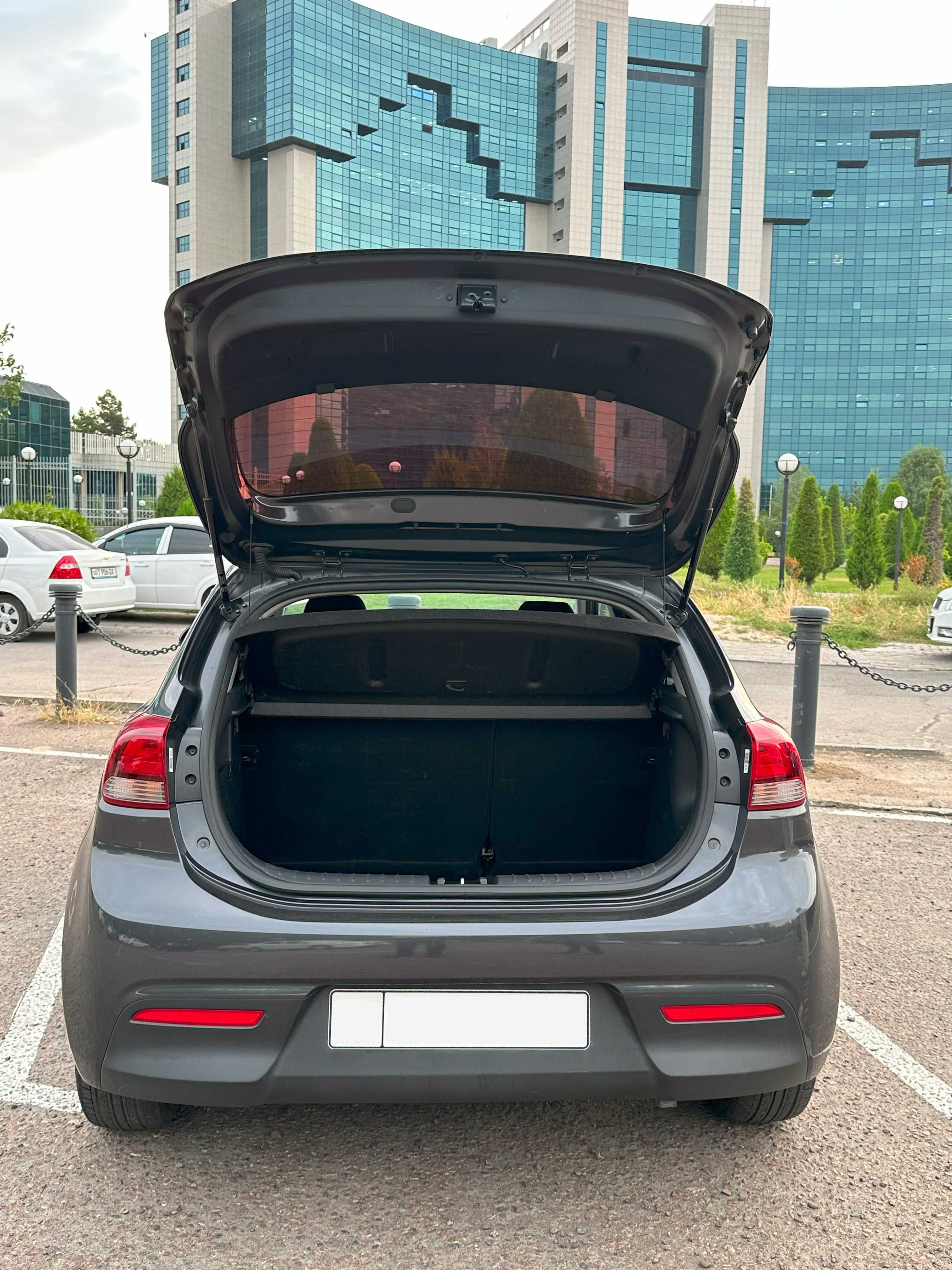 Продается Kia Rio 2018г ( 127 тыс пробег) Цвет Мокрый Асфальт