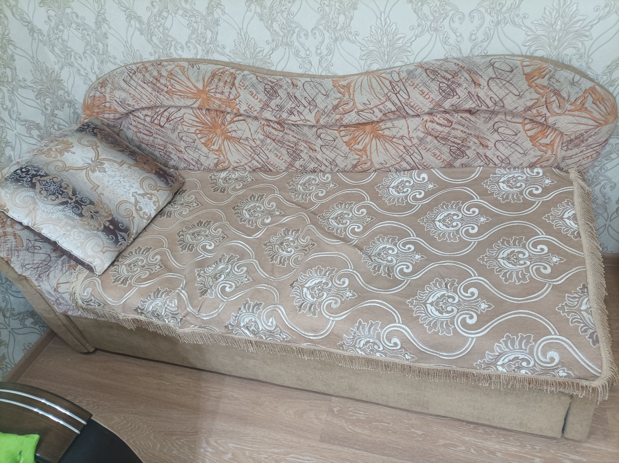 Продам диван двух спальный