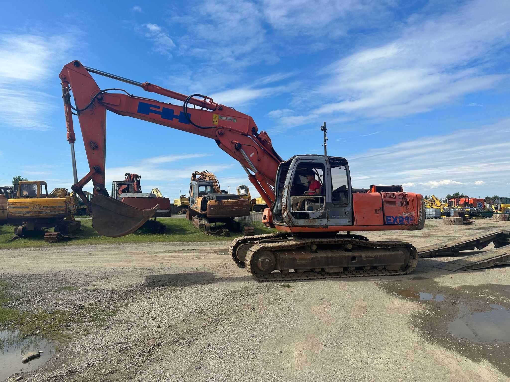 Excavator senile Fiat Hitachi EX  215  dezmembrez