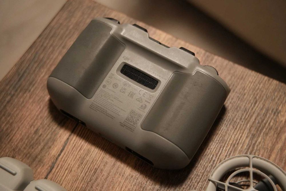 Vand drona DJI Neo – Fly More Combo