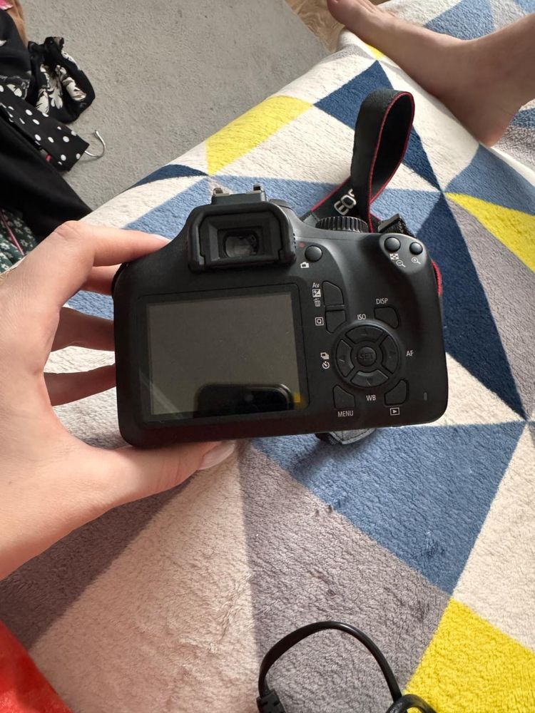 Камера Canon 4000d в идеальном состоянии