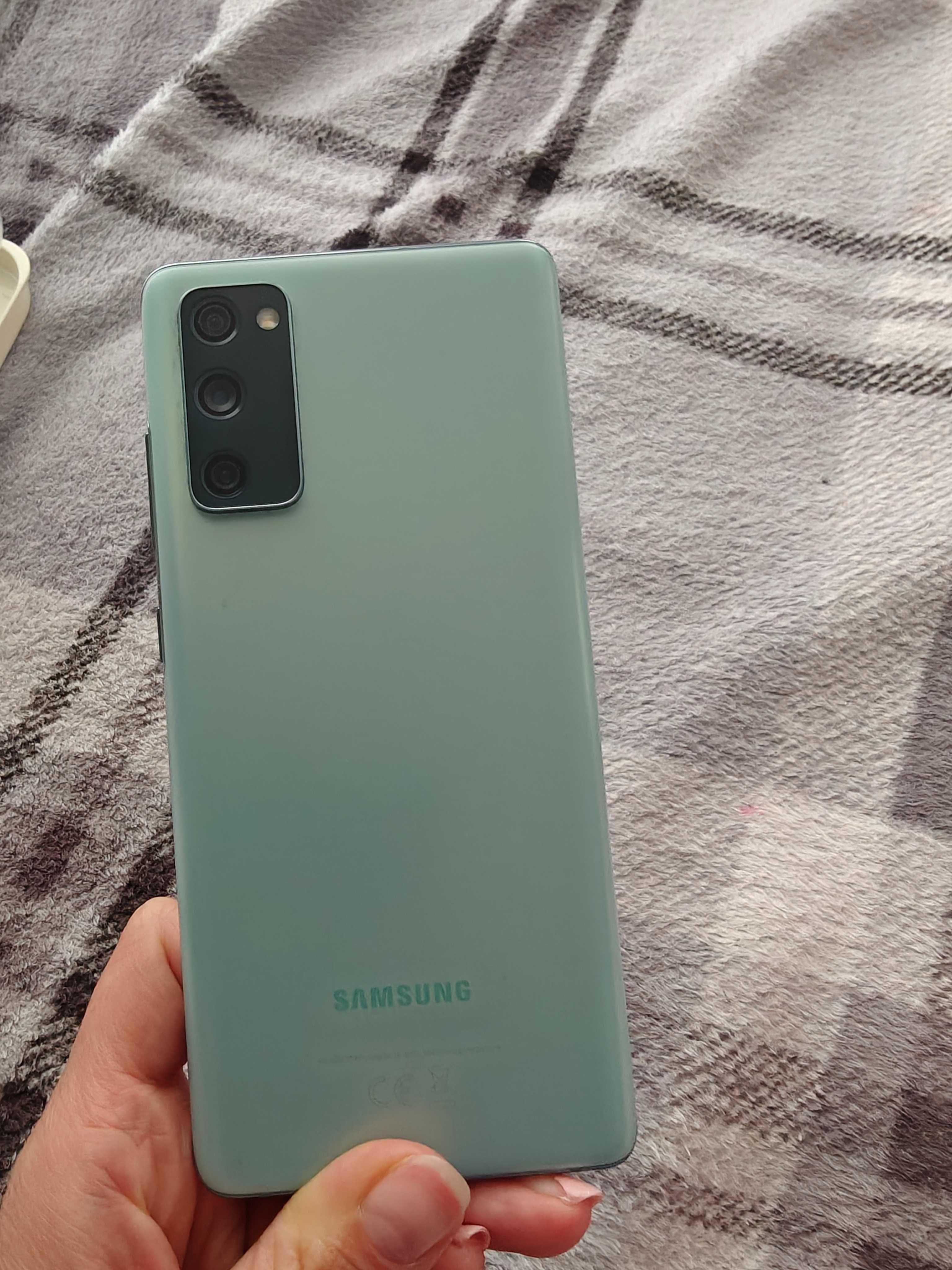 Смартфон Samsung Galaxy S20 FE