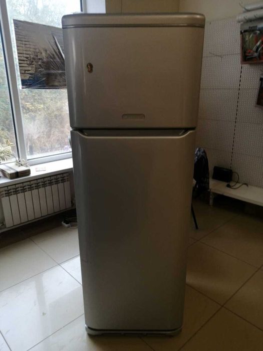 Холодильник Ariston MTA 333 V