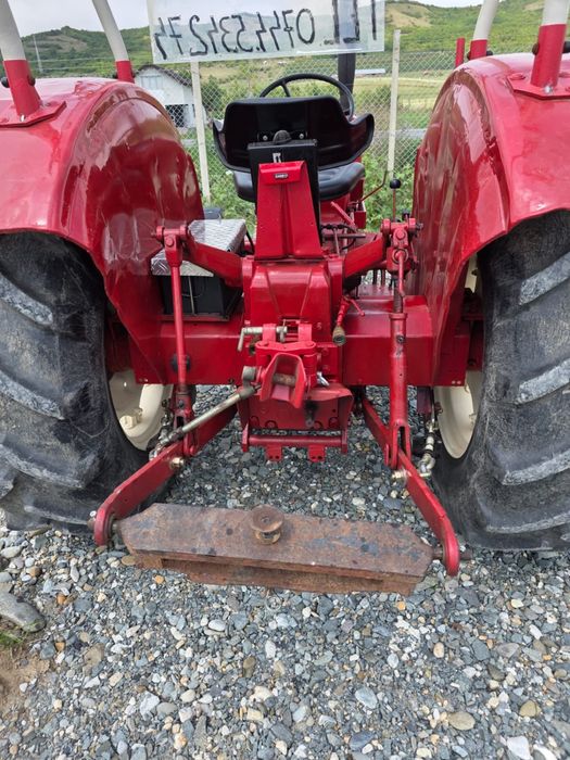 Vând tractor international 654