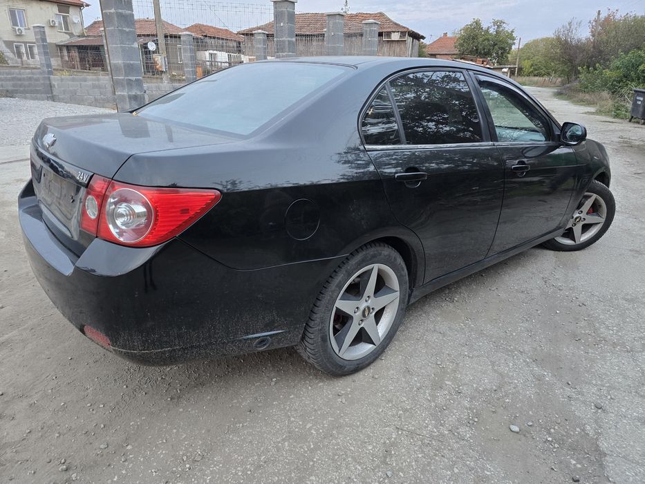 Продавам шевролет епика  на части