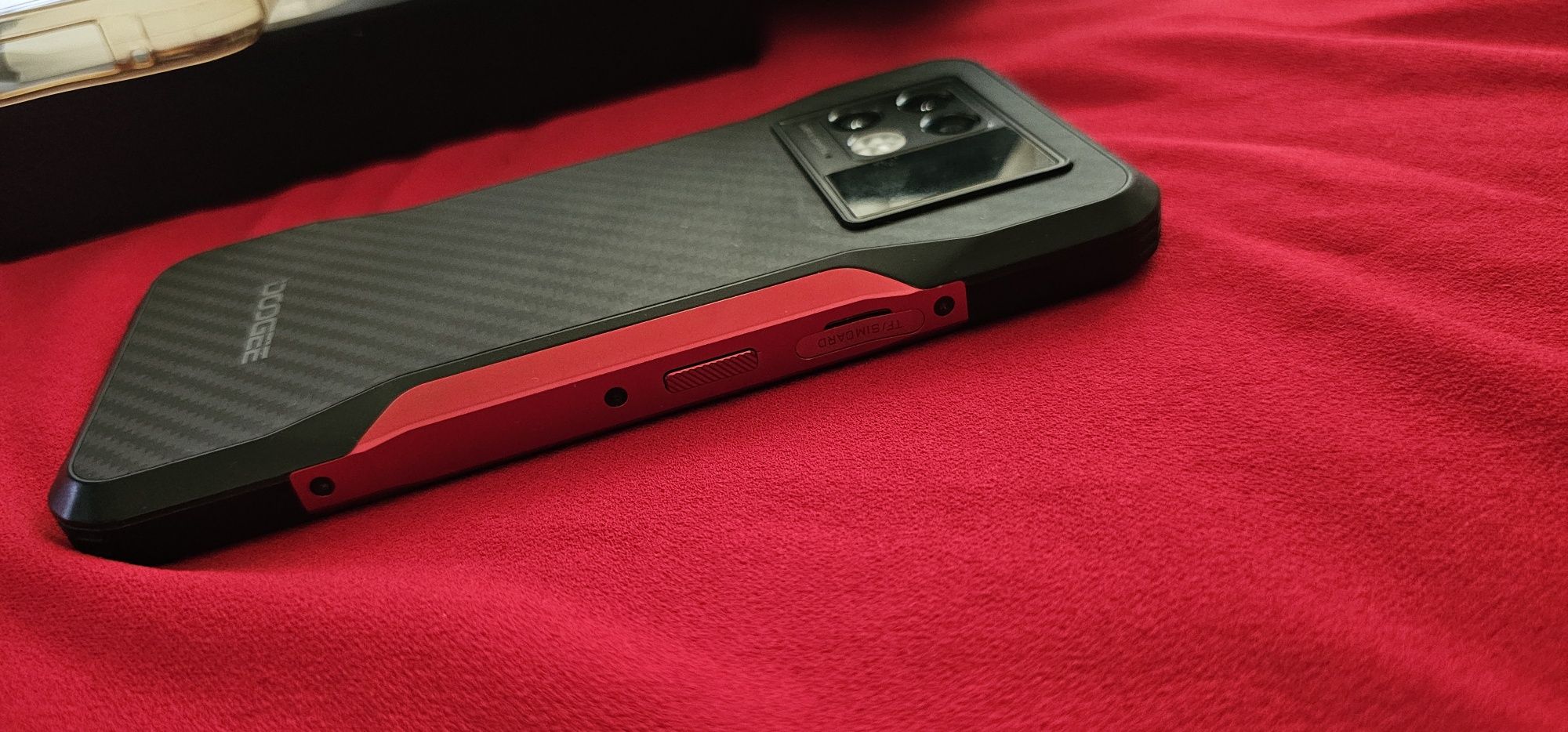 Doogee V20 5G 256GB Wine red - Чисто нов