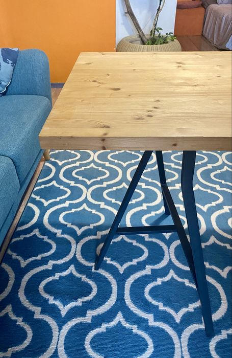 Маса/бюро от естествено дърво и метални крака