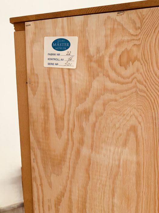 Витрина от естествено дърво-стил и уют в едно