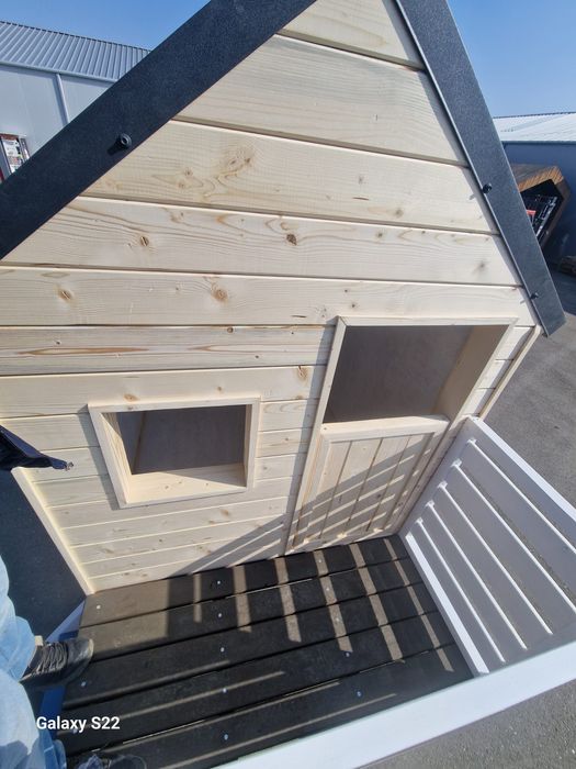 Vând căsuță lemn pentru copii, fără desene pe ea