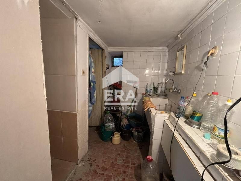 Етаж от къща с двор в спокоен квартал