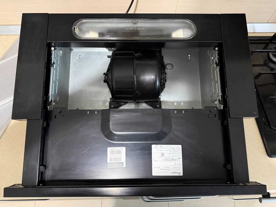 Hota incorporabila telescopica Whirlpool AKR 749 NB