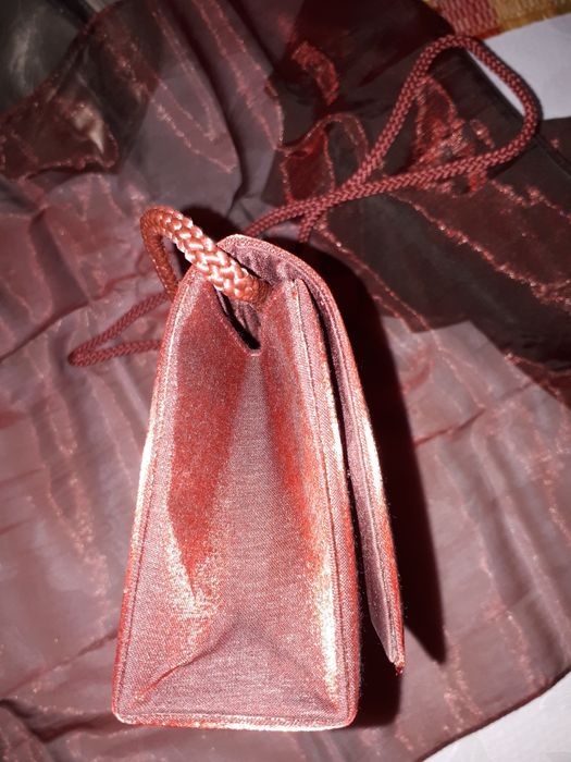 Клатч атласный в наборе с шарфом