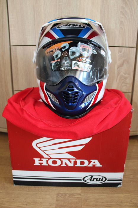 Каска Arai Tour X4