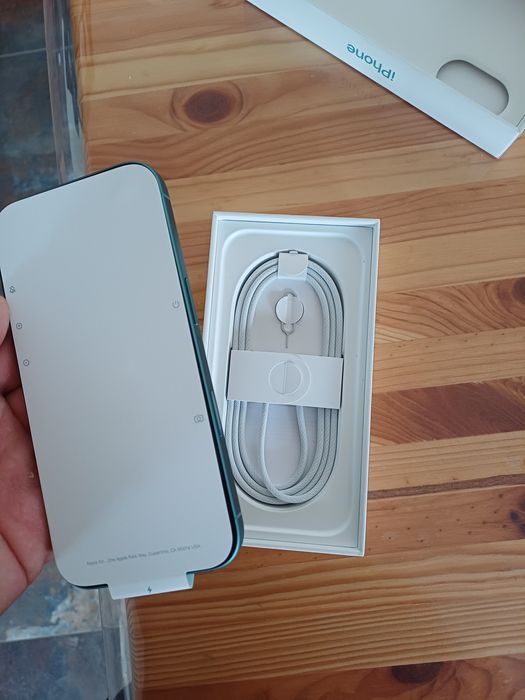 Iphone 16 nou. A fost desfăcut doar pentru poze