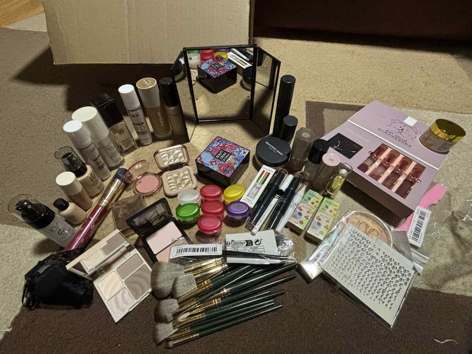 Set de machiaje nou,fara eticheta