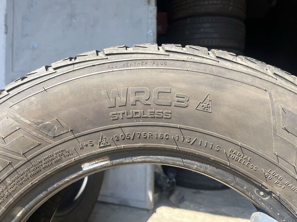 2 бр. гуми за бус 205/75/16C Nokian DOT 1419 6,5 mm