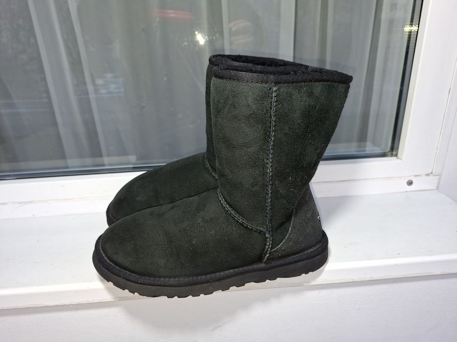 Vând cisme UGG originale nr 39