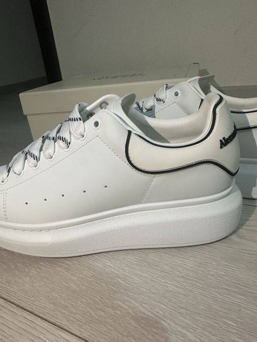 Alexander McQueen Adidasi