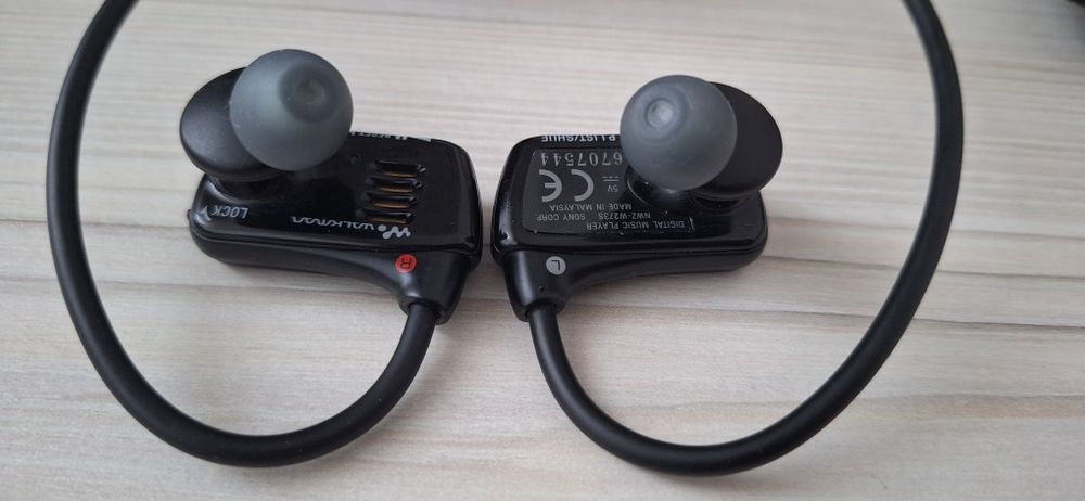 Sony walkman casti BCR-NWW270.