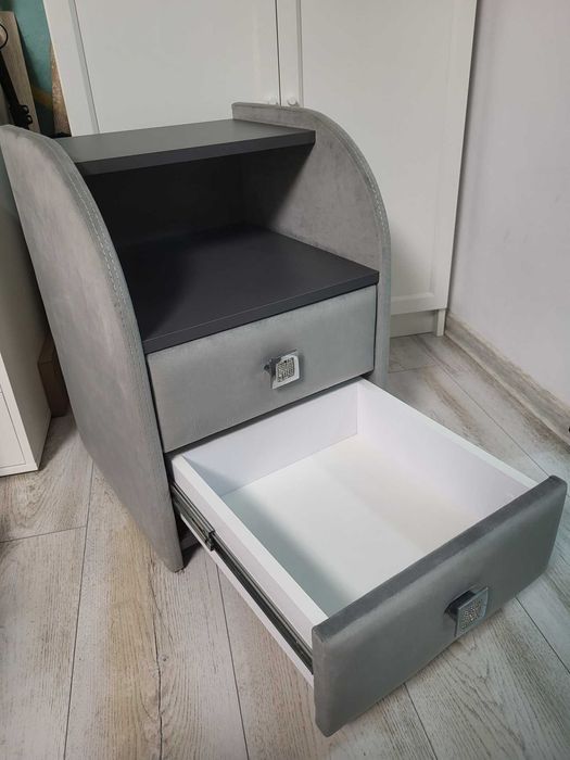 Noptieră tapițată gri catifea, 2 sertare, design modern