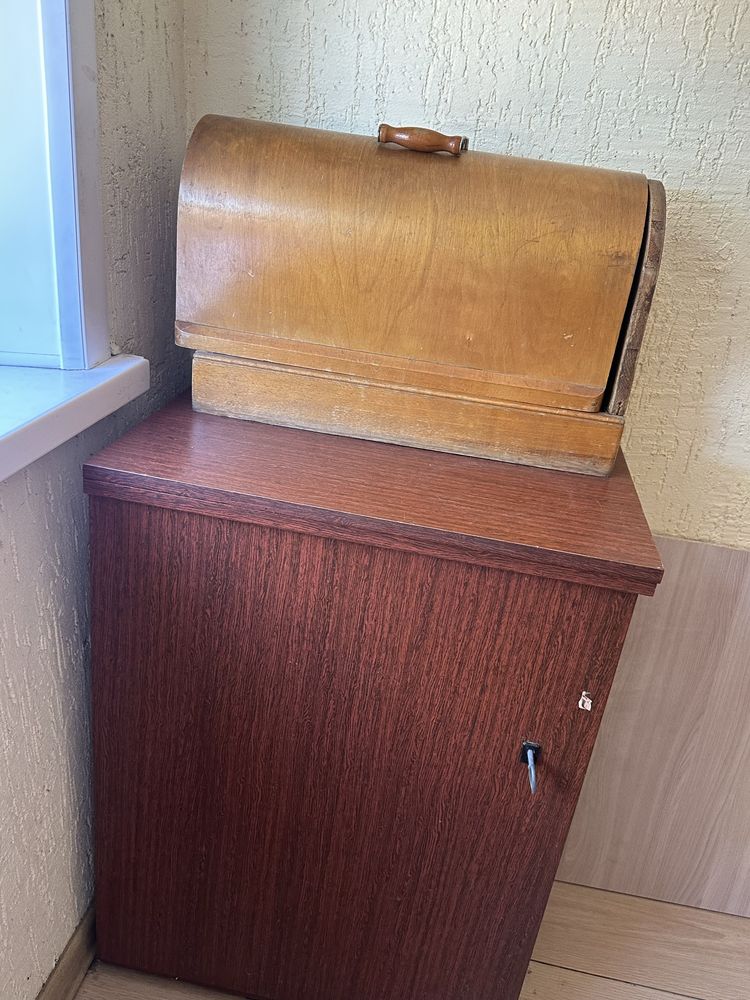 Продам советскую швейную машинку