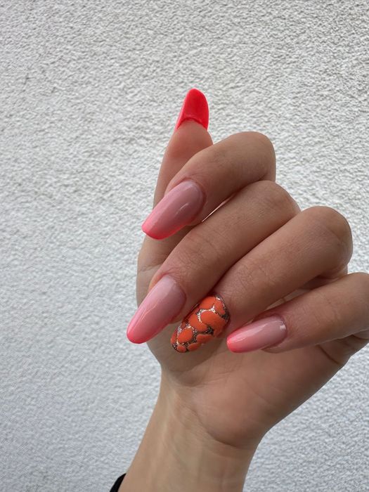 Unghii cu semi sau gel