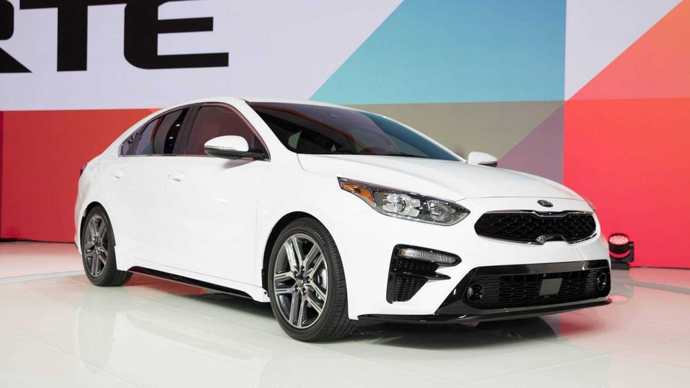 Бампер передний KIA CERATO 18- нижняя часть губа в наличии новая
