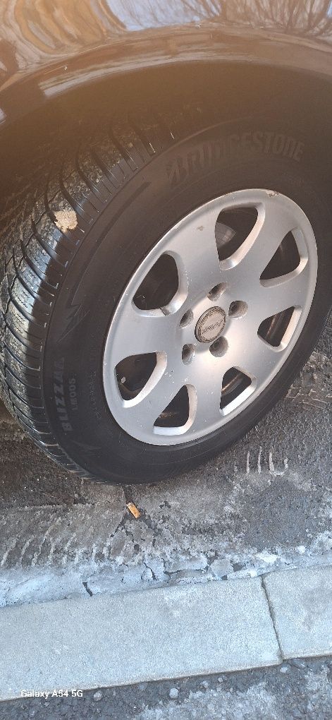 4 броя зимни гуми Bridgestone 195/65/15