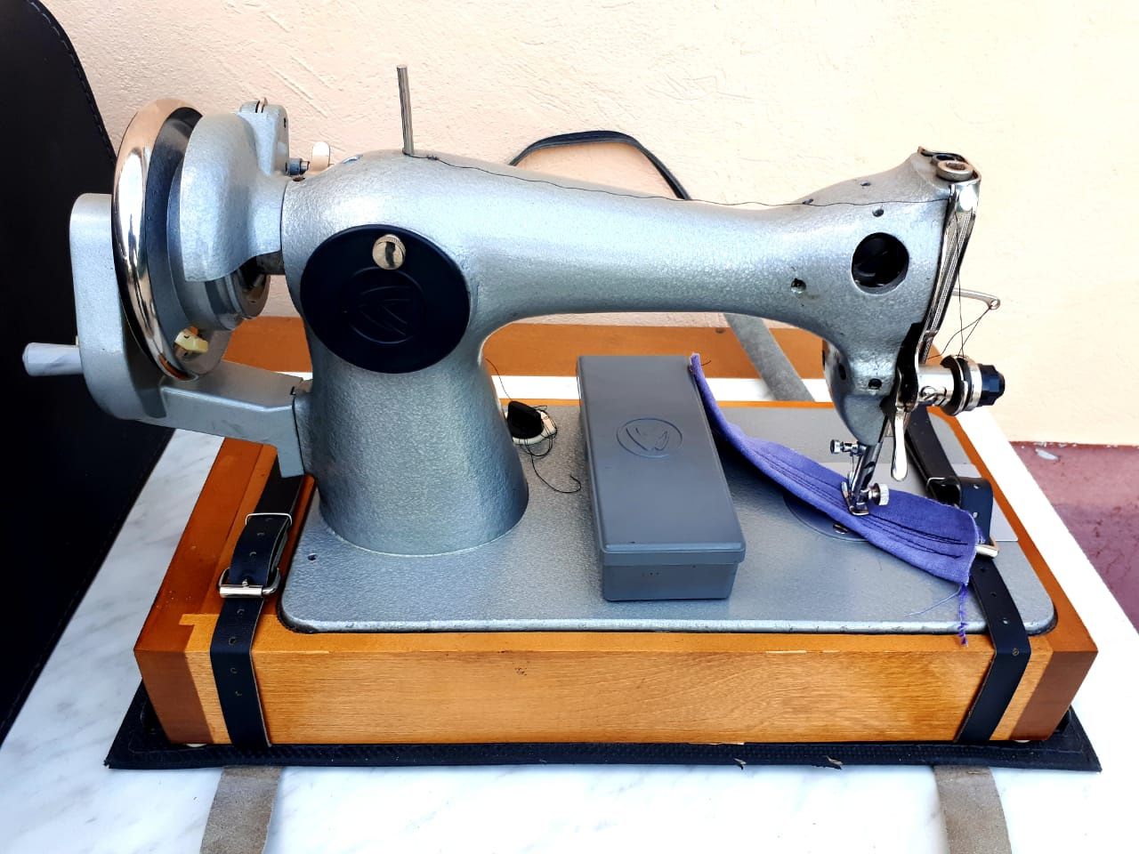 Новая Ручная швейная машинка Подольск шьет работает отлично