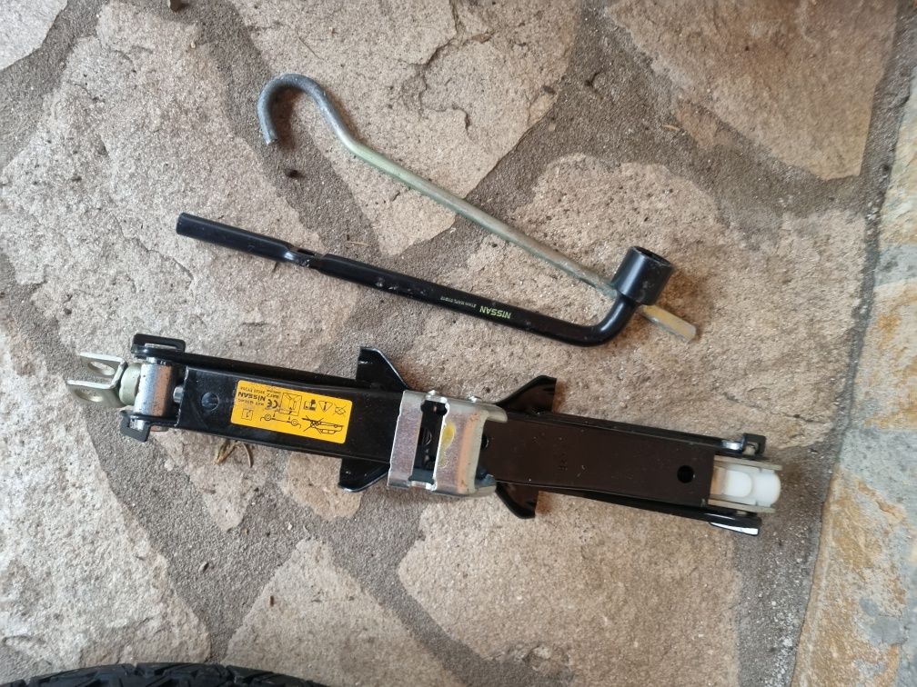 Резервна гума патерица за Nissan Qashkai Nissan Djyk 145/90/16