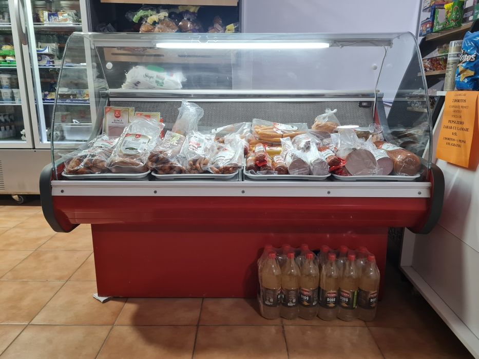 Vitrină frigorifică mezeluri