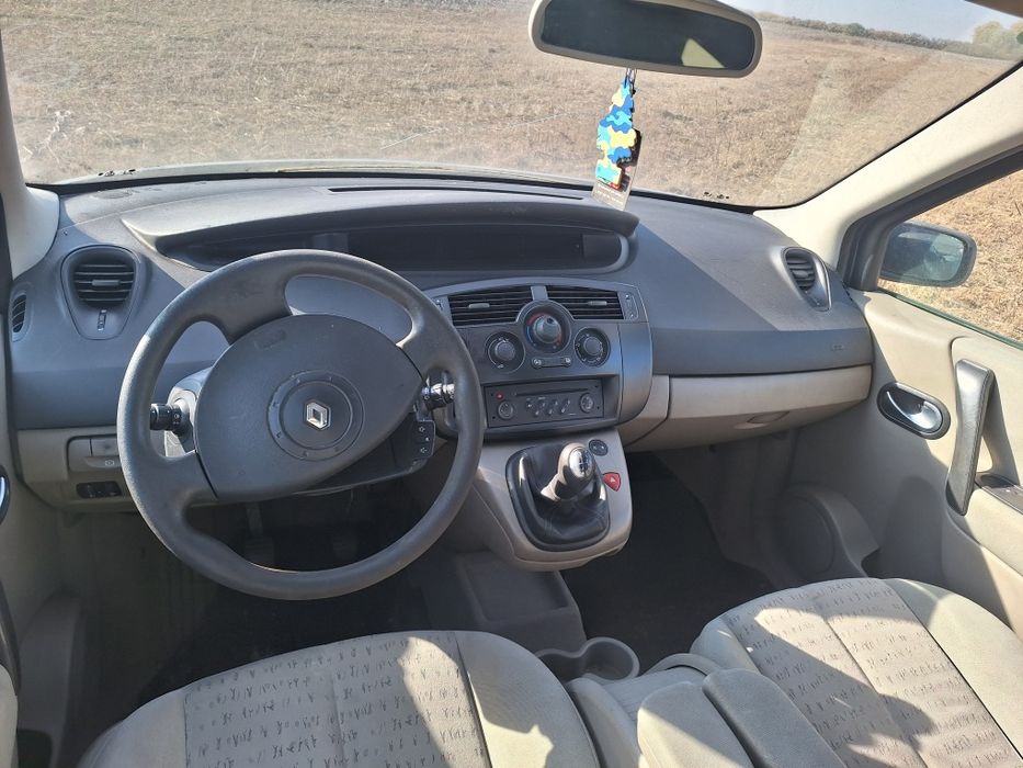 Dezmembrez renault scenic