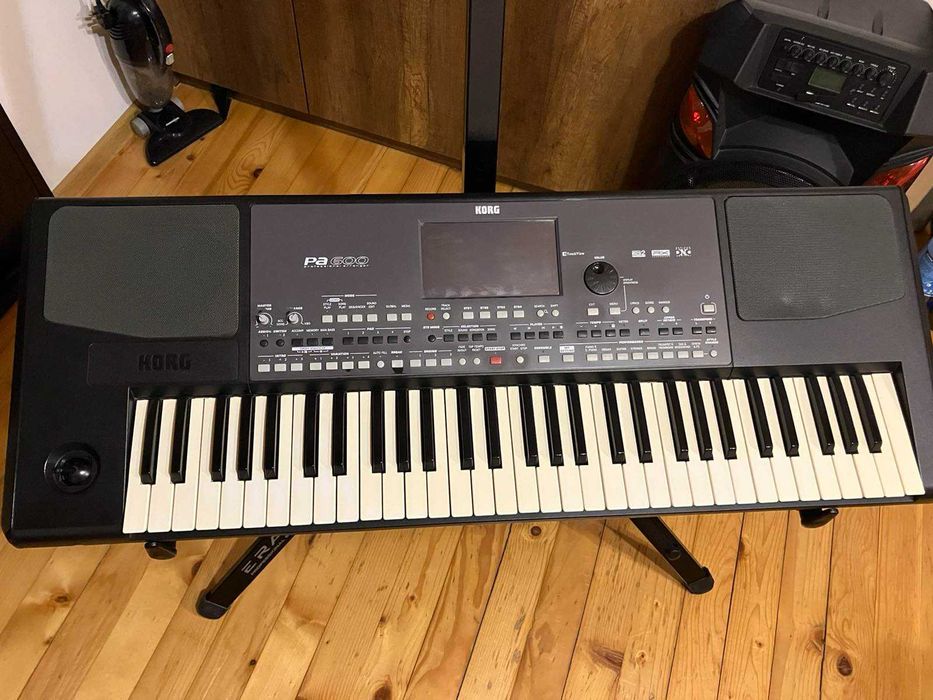 Korg Pa600 Синтезатор