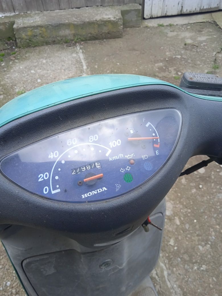 Vînd Scuter de 49cm3 neînmatriculată