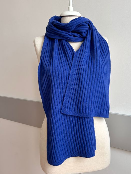 Разкошен мек шал плетиво в кралско синьо