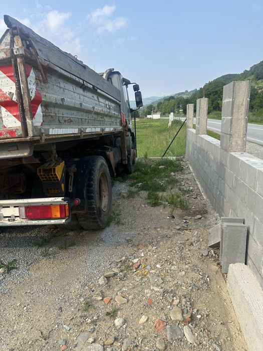 Vand , camion iveco cu macara