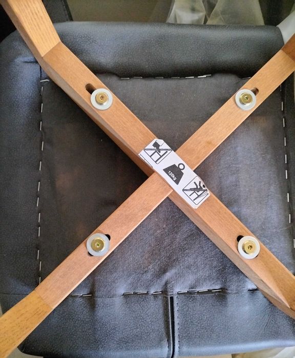 Продавам 6 бр трапезни столове