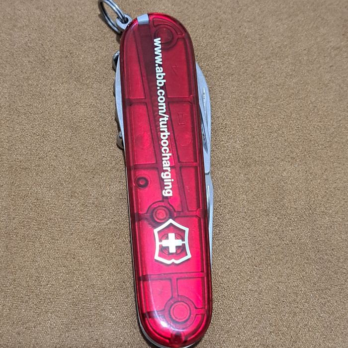 Briceag victorinox .swiss