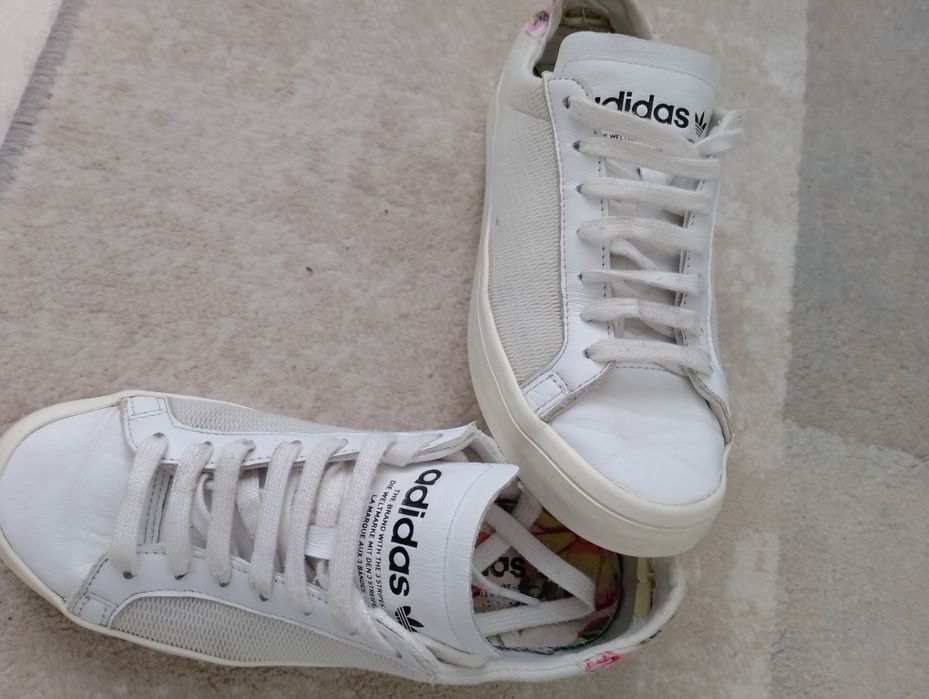 Vand Pantofi Sport Unisex,Purtati Dar In Stare Buna.