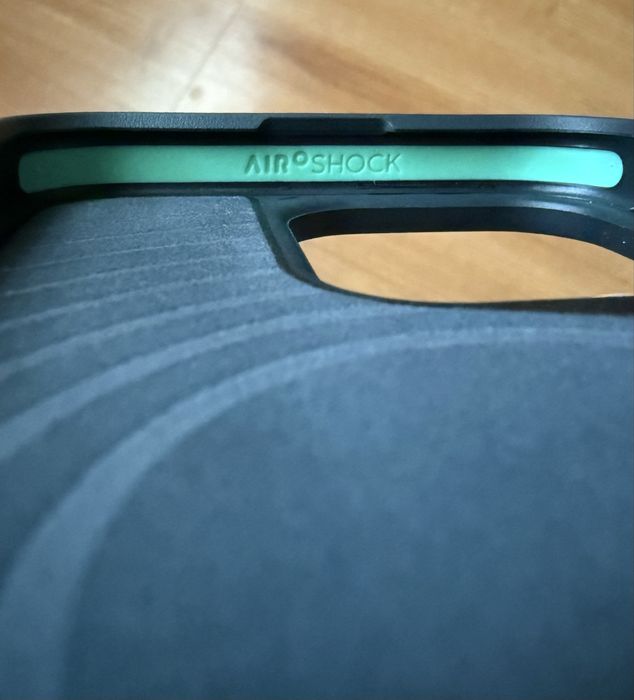 husa iPhone 16 Pro, MOUS din piele. Nouă!