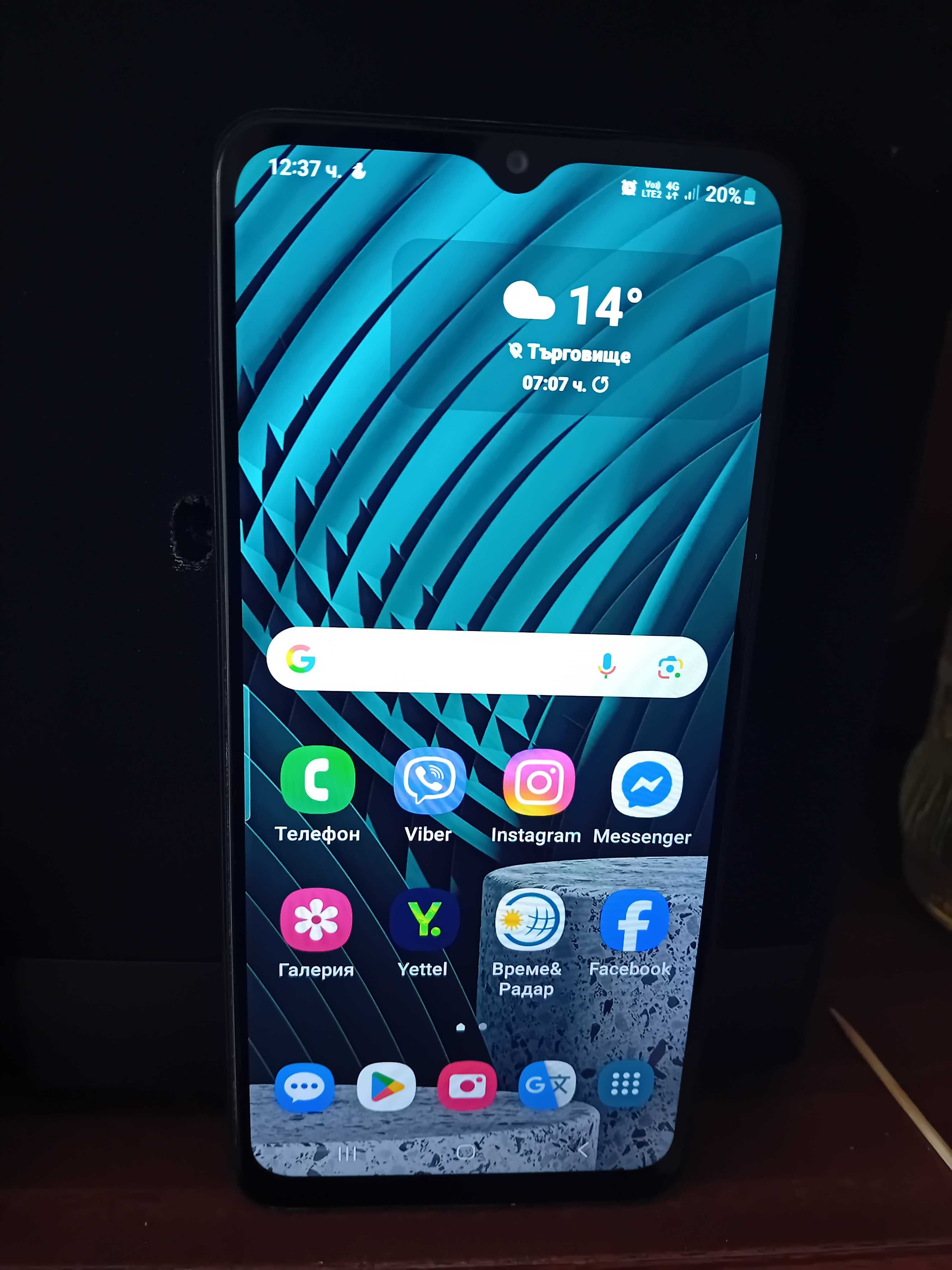 Продавам телефон Samsung a12