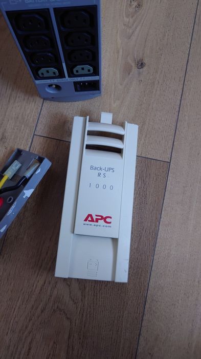Ups apc back UPS RS 1000