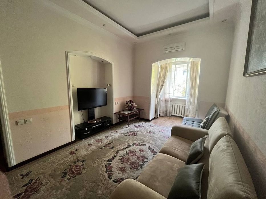 Продается 4х ком квартира, ориентир: Гостиница Россия/м. Ойбек, 90м²